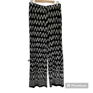 Chicos Tiered Traveler Pull-On Pants Wide Leg Chevron Print Black & Tan Size 8